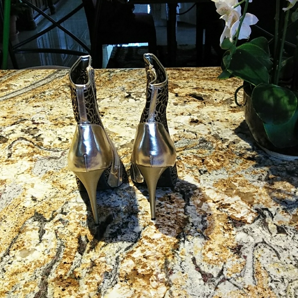 Shoes - Picture 4 of 4